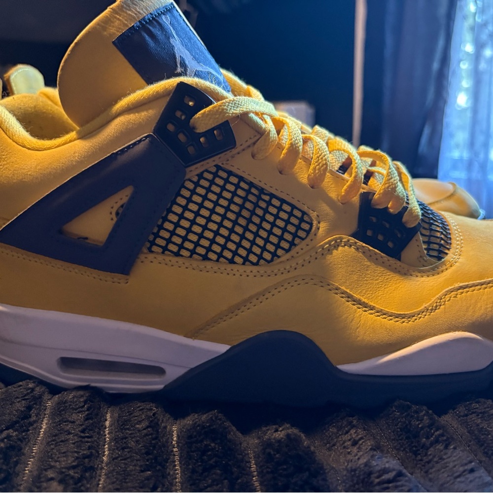 Jordan 4 - Picture 2 of 5